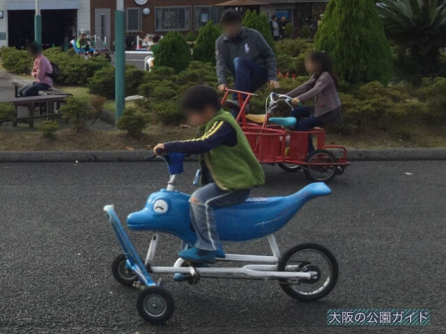 「万博おもしろ自転車広場」イルカの自転車