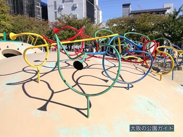 江坂公園の遊具1「ちびっこ広場」電話遊び