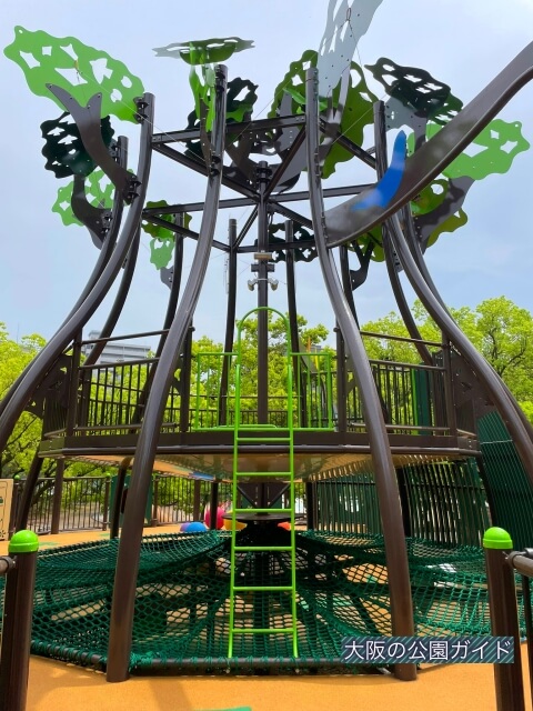 江坂公園の複合遊具2「わんぱく広場」バオバブツリー頂上