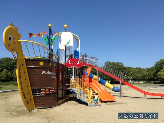 深北緑地②「恐竜広場」船の複合遊具