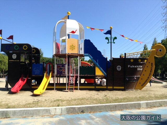 深北緑地②「恐竜広場」大型船の複合遊具