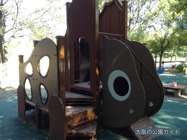 深北緑地②「恐竜広場」うさぎの形をした幼児向け遊具