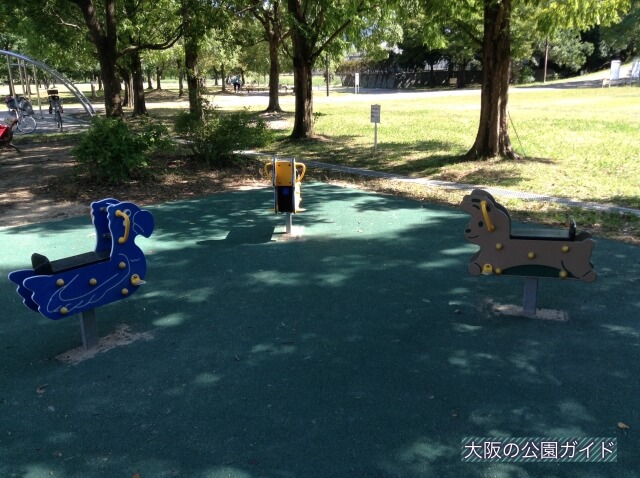 深北緑地②「恐竜広場」幼児向け乗り物