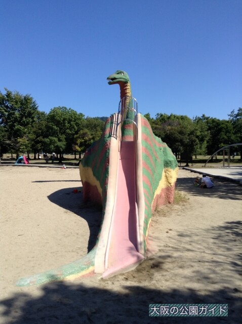 深北緑地②「恐竜広場」恐竜の形をした滑り台