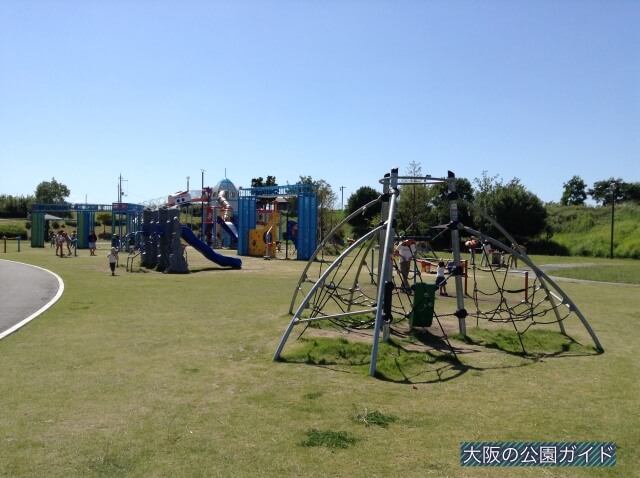 深北緑地①「ロケット広場」たくさんある遊具と芝生広場