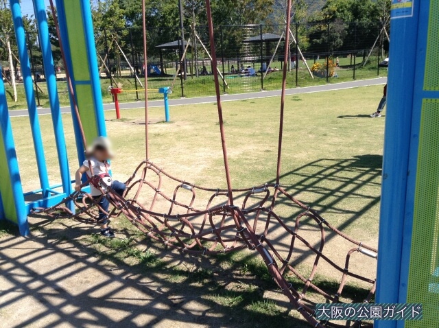 深北緑地①「ロケット広場」ブランコと縄ばしご
