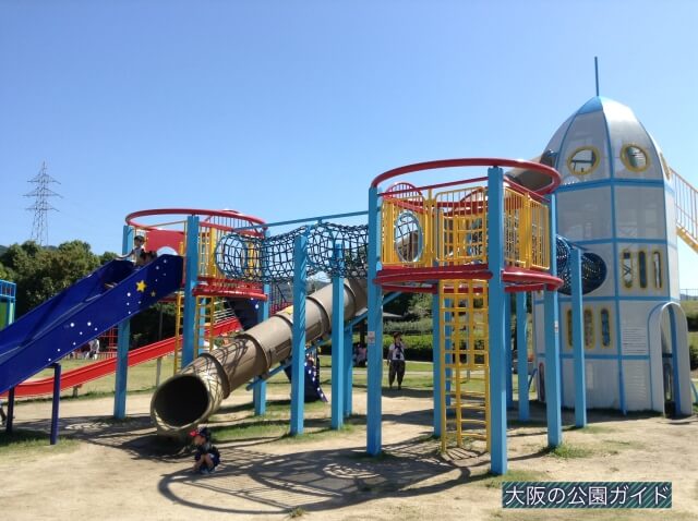 深北緑地①「ロケット広場」大型複合遊具、チューブ滑り台