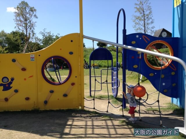 深北緑地①「ロケット広場」ミニボルダリングと縄ばしご（アスレチック風）