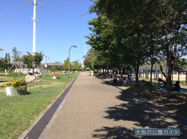 深北緑地①「ロケット広場」木陰エリア