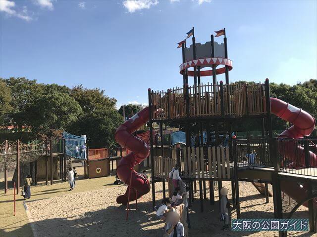 深北緑地「③とりで広場」砦の中にある大型遊具