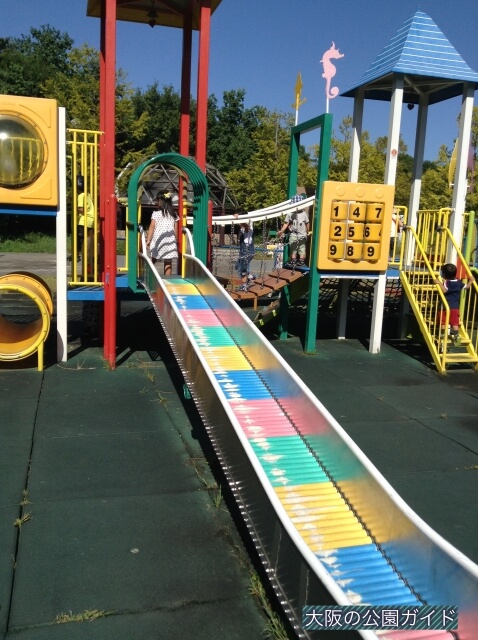 深北緑地「③とりで広場」幼児向け複合遊具（角度の無いローラー滑り台）