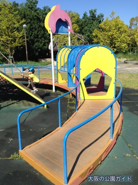 深北緑地「③とりで広場」幼児向け複合遊具（坂を上る）