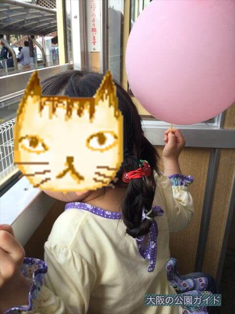 浜寺公園の気車内から外を見る