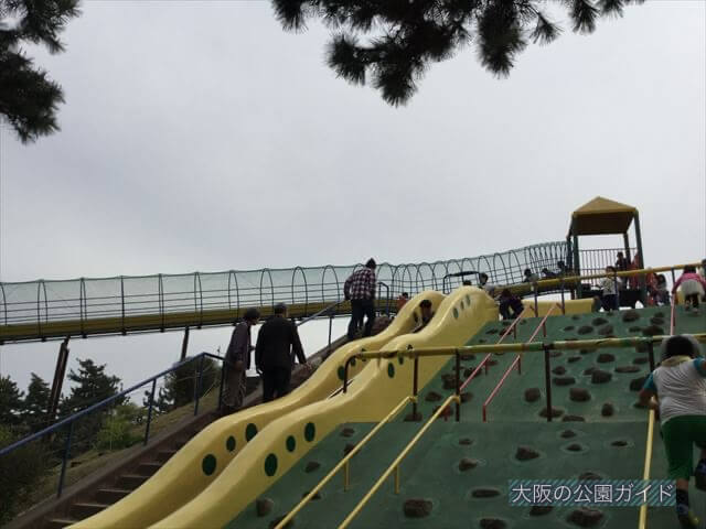 浜寺公園「南児童遊技場」特大滑り台の上にもロング滑り台がある