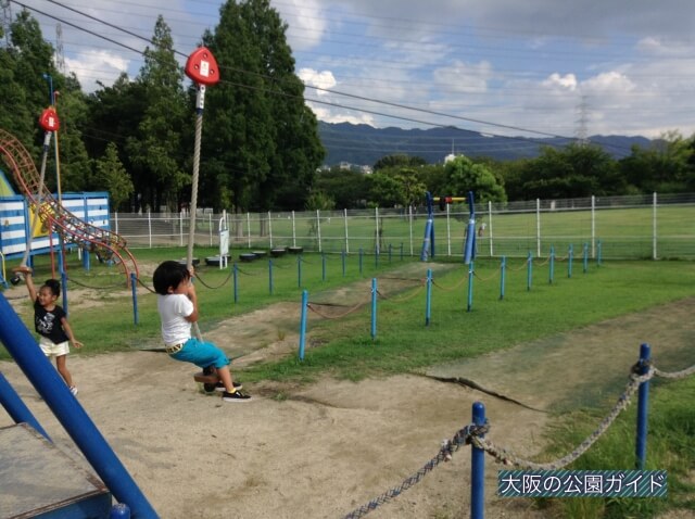 花園中央公園の大型遊具・ターザンロープ