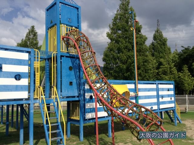 花園中央公園の複合遊具ミルキーウェイ