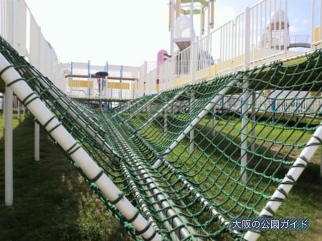 花園中央公園の大型遊具・コスモハイウェイ