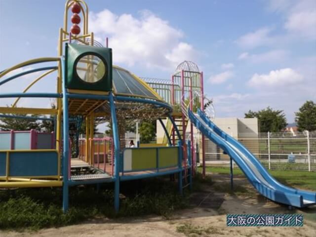 花園中央公園の複合遊具