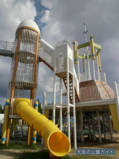 花園中央公園の大型遊具・ラガーステーション・チューブ滑り台