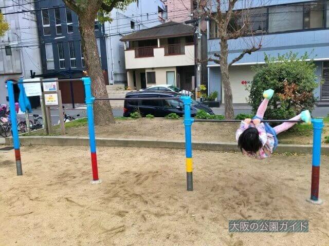 東高津公園の鉄棒