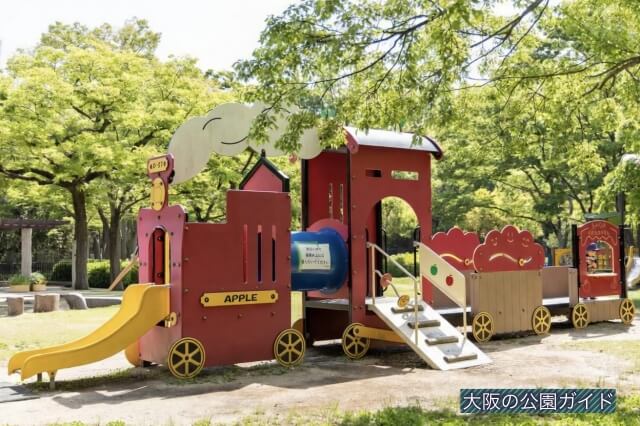 枚方市民の森「鏡伝池緑地」汽車の複合遊具