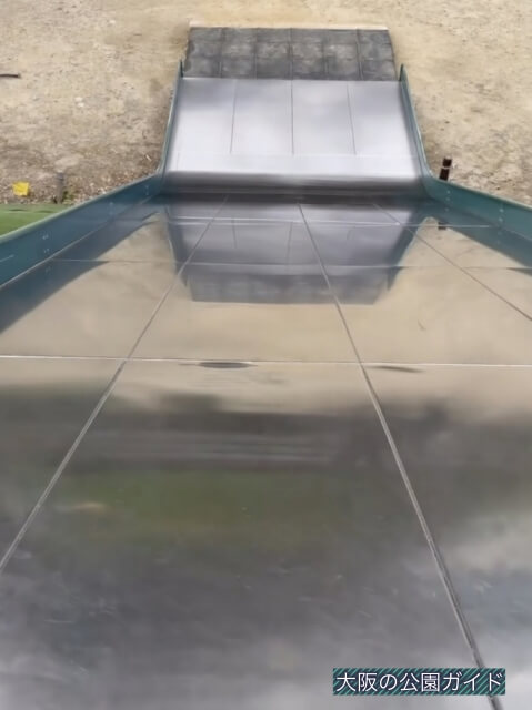 服部緑地 いなり山児童遊技（ガリバー公園）大型滑り台（上から撮影）