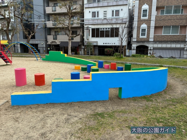 「城南公園」細長い平均台