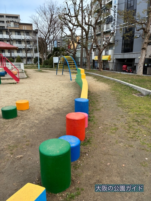「城南公園」ステップ遊具