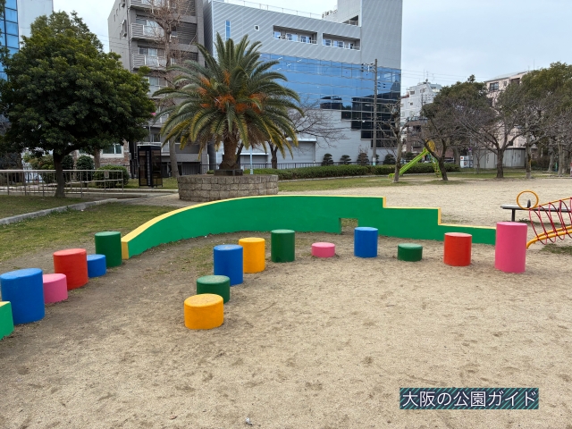 「城南公園」ステップ遊具