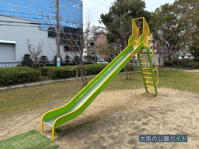「城南公園」滑り台