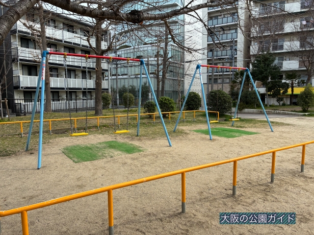 「城南公園」ブランコ