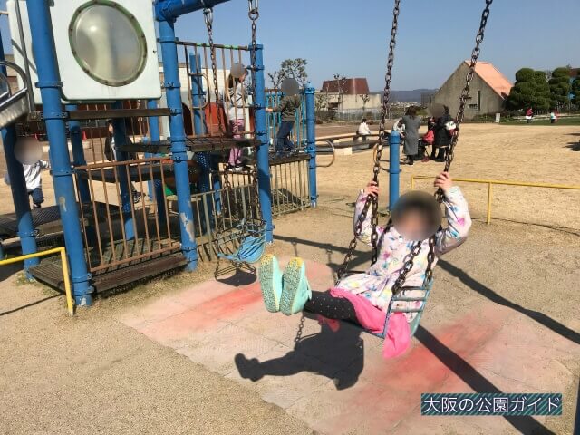 「川俣スカイランド」幼児広場の遊具（ブランコ）