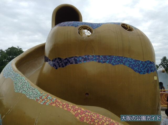 久宝寺緑地の遊具「まいまい広場」渦巻き滑り台