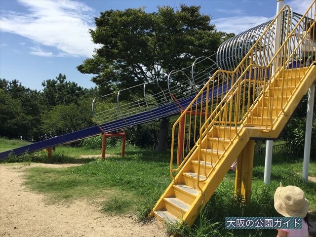 舞洲緑地公園の大型複合遊具・ローラー滑り台