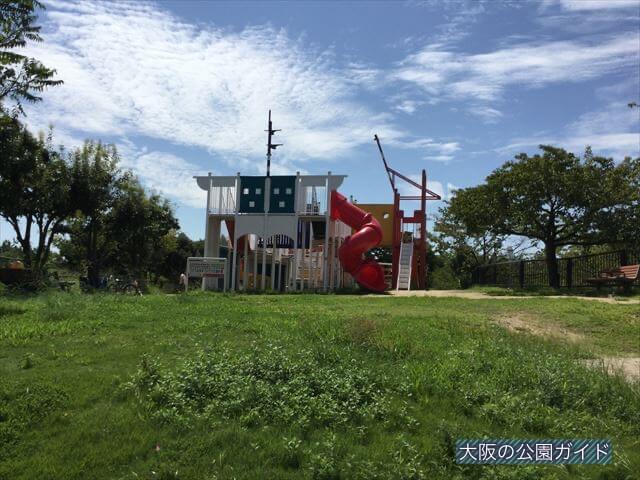 舞洲緑地の大型複合遊具