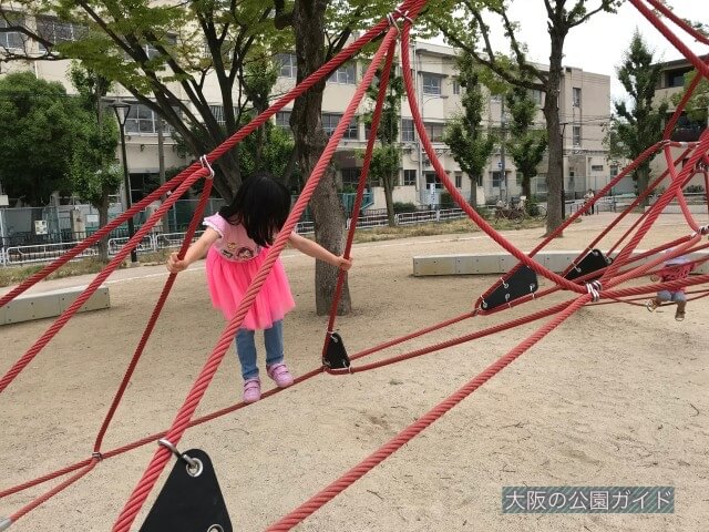 「三国ヶ丘公園」ロープ型ジャングルジム