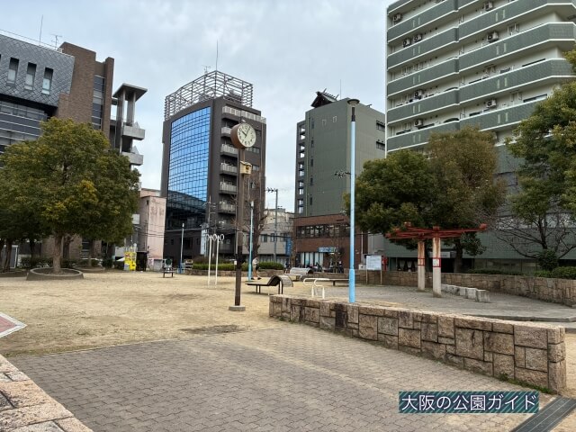 「森之宮公園」広場と健康器具