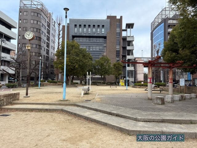 「森之宮公園」広場と健康器具