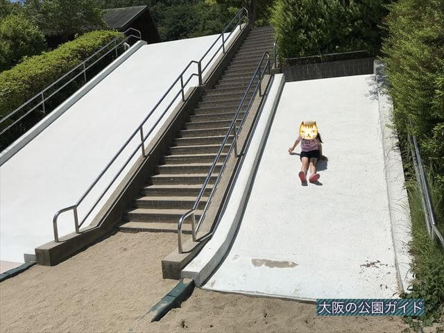 むろいけ園地の遊具「ジャンボ滑り台ミニ」