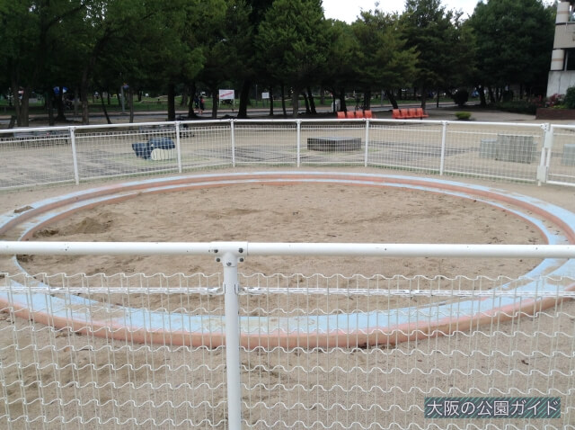 長居公園の遊具「南こども広場」砂場