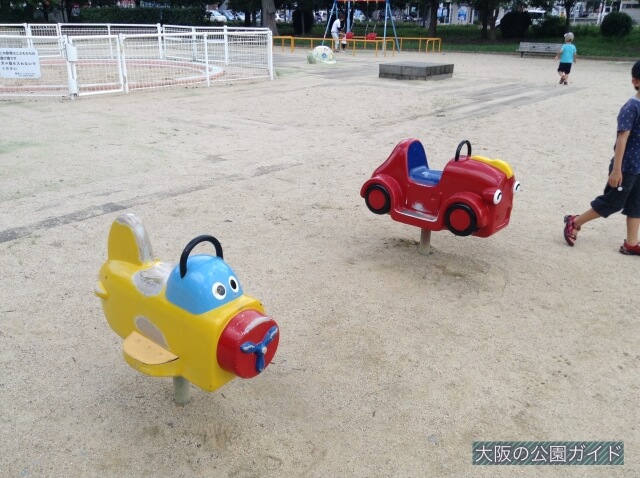 長居公園の遊具「南こども広場」幼児向け乗り物