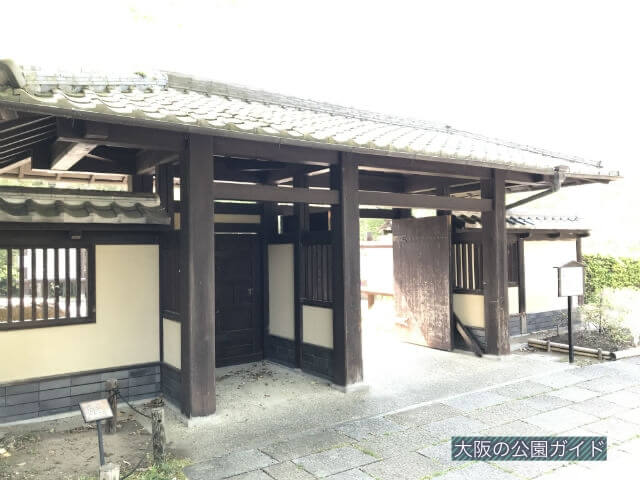 錦織公園「河内の里」南門