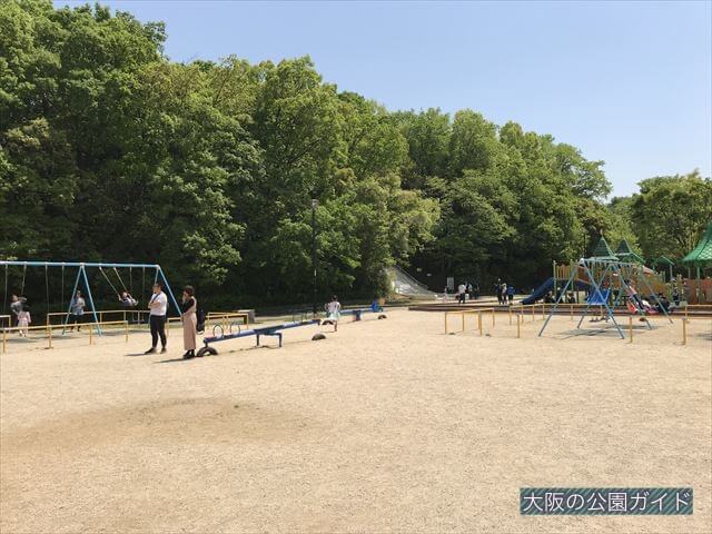 錦織公園「水辺の里」ぶらんこ