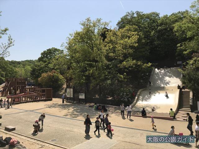 錦織公園「やんちゃの里」売店側からみた遊具の様子
