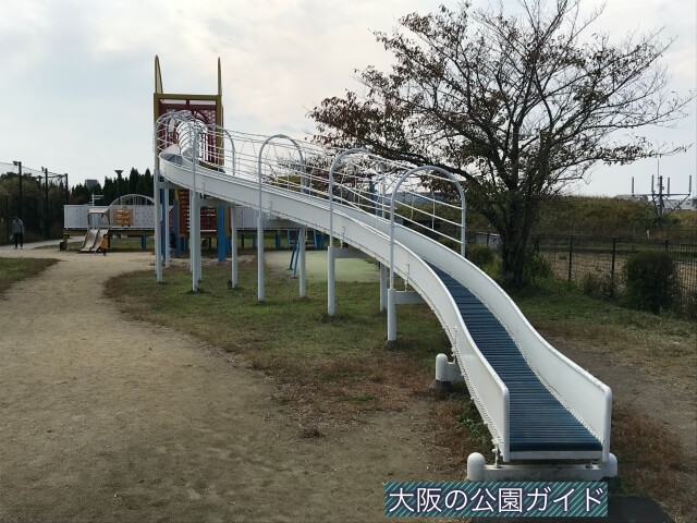 西弓削公園のローラー滑り台
