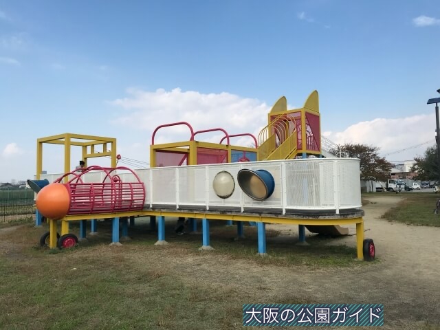 「西弓削公園」飛行機の形をした遊具