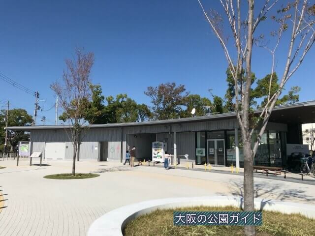 大枝公園のトイレと自動販売機
