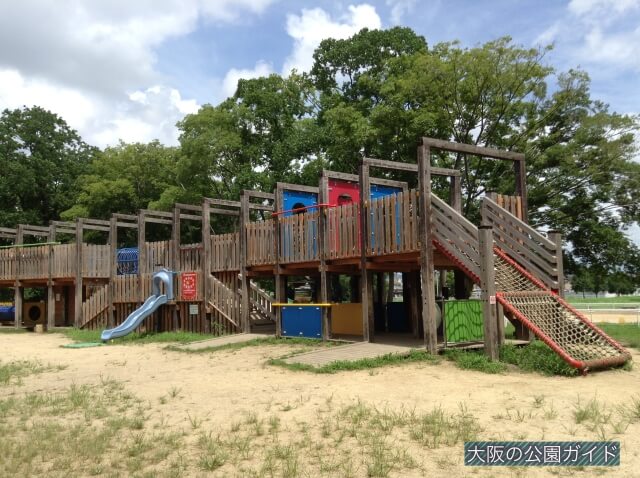 大泉緑地「冒険ランド」木製アスレチック遊具