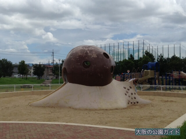 大泉緑地「冒険ランド」カタツムリ滑り台