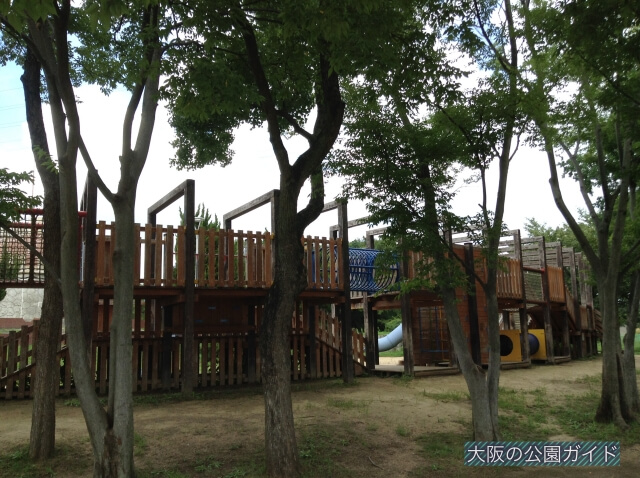 大泉緑地「冒険ランド」木製アスレチック遊具